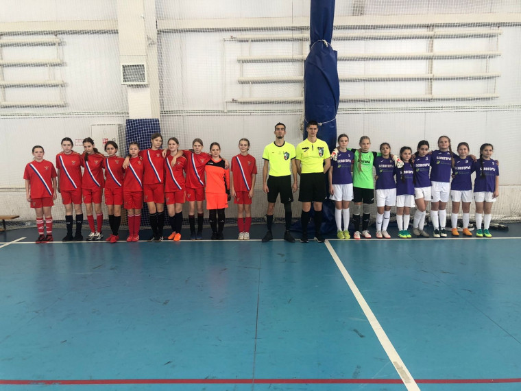 Наши юные спортсменки показали отличные результаты в областных соревнованиях по мини-футболу среди команд девочек.