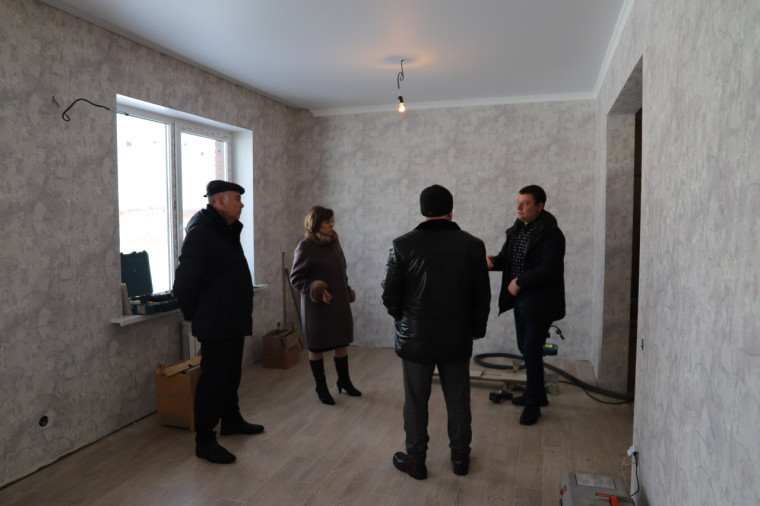 Глава администрации Белгородского района проверила ход строительства домов для жителей, отселённых в связи с введением режима ЧС.