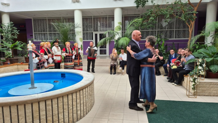 Семейная пара из Белгородского района отпраздновала 55 лет супружеской жизни.