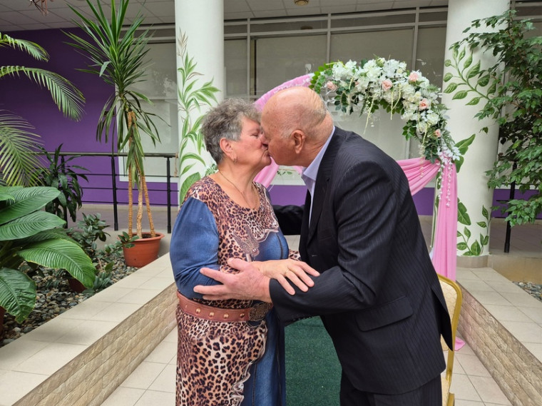 Семейная пара из Белгородского района отпраздновала 55 лет супружеской жизни.