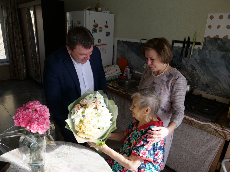 Сегодня день рождения празднует Лидия Степановна Елфимова.
