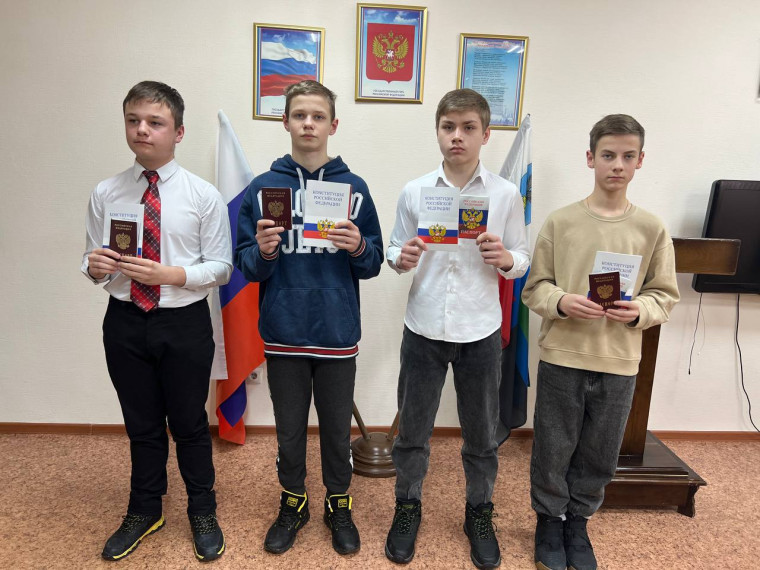 В преддверии Дня защитника Отечества  юные жители  района получили свои первые паспорта.