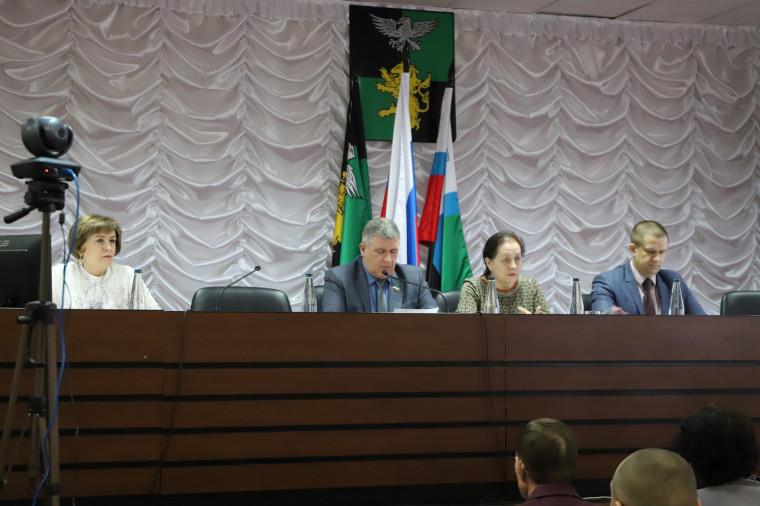 Анна Куташова представила отчёт о социально-экономическом развитии за 2023 год.