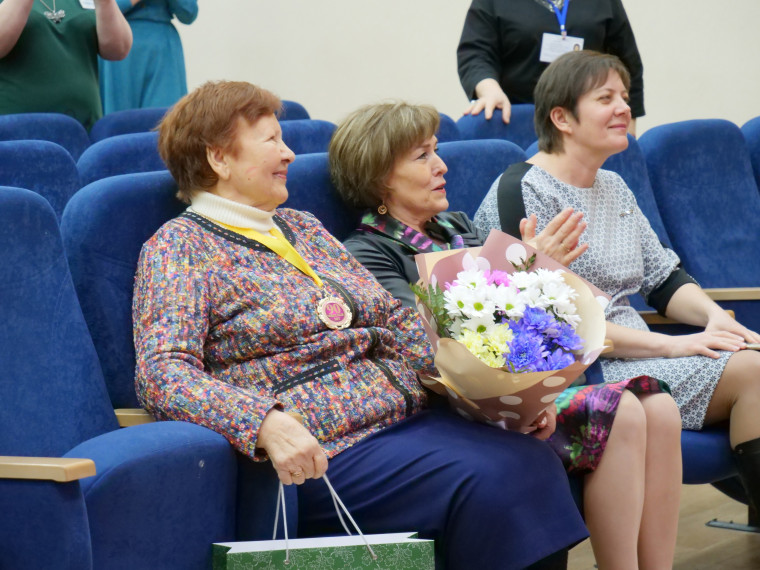 Юлия Александровна Зелинская отмечает 90-летие.