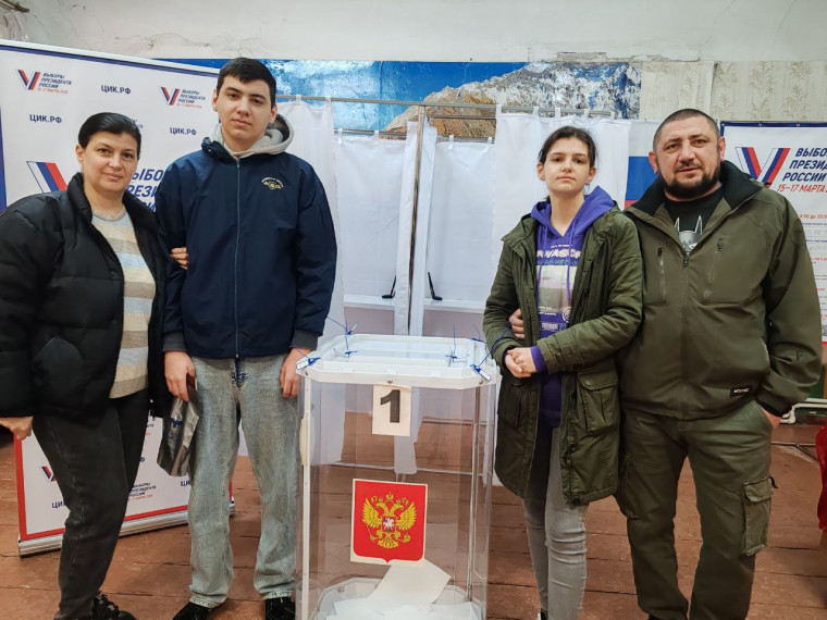 В Белгородском районе на избирательные участки приходят всей семьёй.