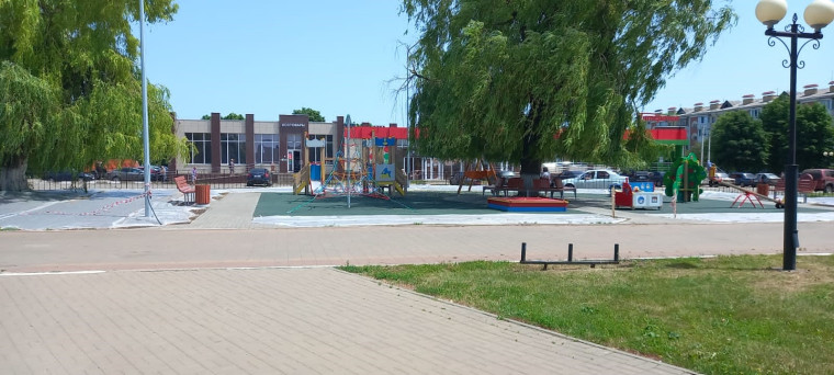 В Комсомольском появилась новая детская площадка.