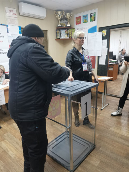 Второй день трёхдневного голосования, в ходе которого выбирают Президента Российской Федерации, начался в России!.