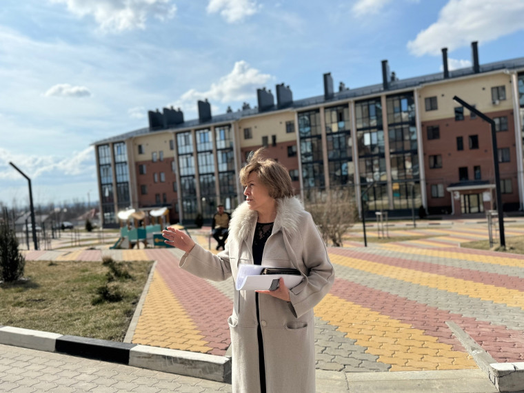 Глава администрации Белгородского района Анна Куташова проверила ход восстановительных работ в Беловском, Дубовском поселениях и посёлке Разумное.