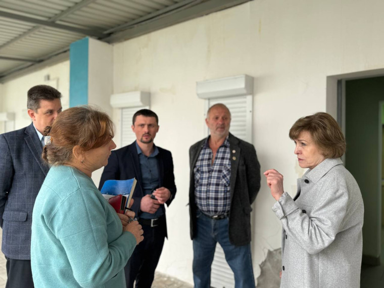 Глава администрации Белгородского района посетила конный реабилитационный центр в Беломестном.