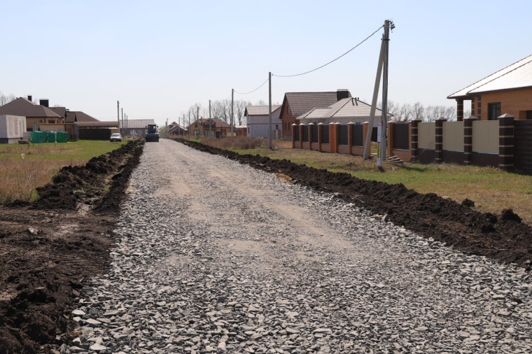 В микрорайоне Шишино-84 началось строительство дороги.