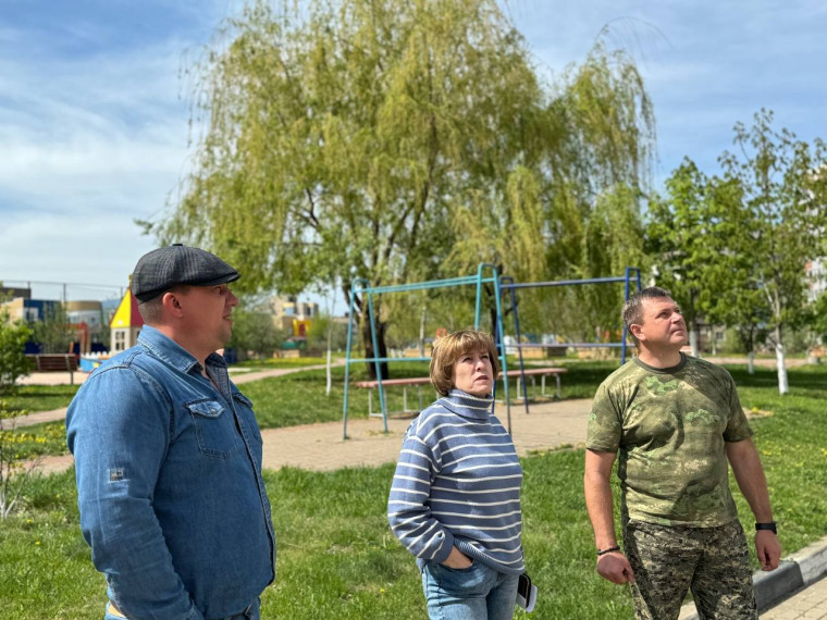 Глава администрации Белгородского района Анна Куташова посетила дома, повреждённые после обстрелов со стороны ВСУ.