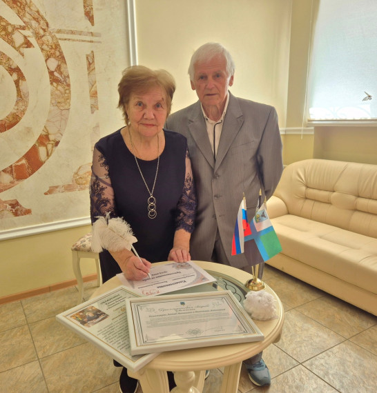 Супруги Колесниковы отметили бриллиантовый юбилей совместной жизни.