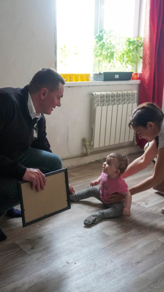 Депутат Государственной Думы Никита Румянцев посетил семью Лагутиных из села Беловское.