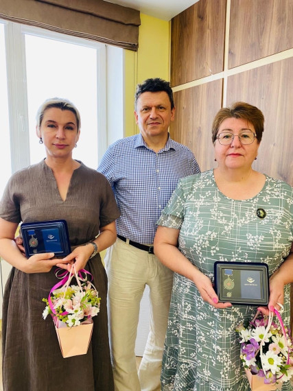 За безупречный и самоотверженный труд врачей Белгородского района удостоили почётных наград.