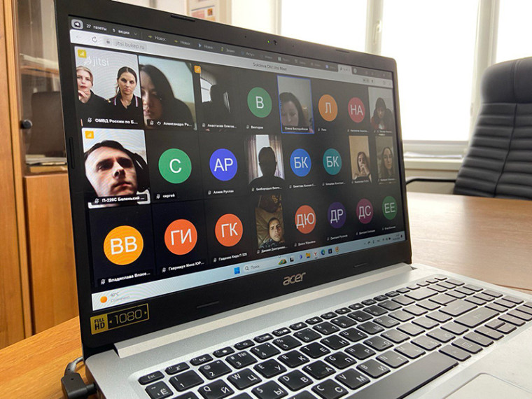 Полицейские поучаствовали в онлайн-ярмарке вакансий.